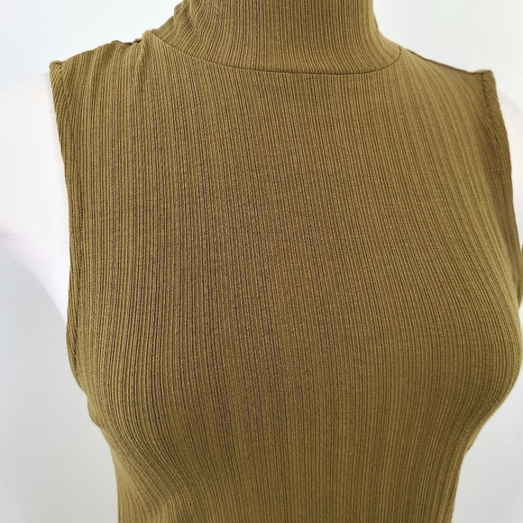 Varley Caley fitted rib Tank top military olive green size medium NEW NWT - Picture 5 of 7